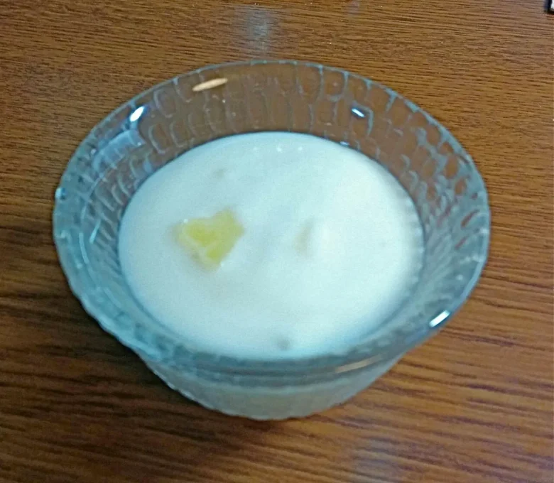 A bowl of plain yogurt